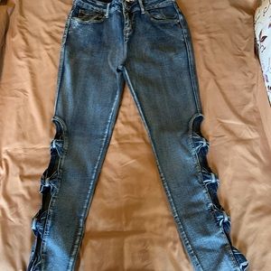 Unique bow jeans, very gently worn
